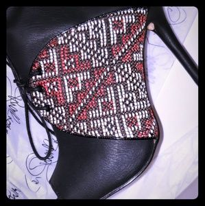 Womens pep toe heeled boots